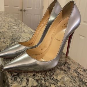 Silver metallic so Kate pumps